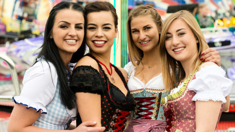 4 Damen im Dirndl
