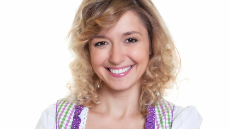 Haare offen im Dirndl